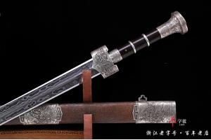 陨铁银装雕刻麒麟剑