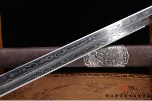 陨铁银装雕刻麒麟剑